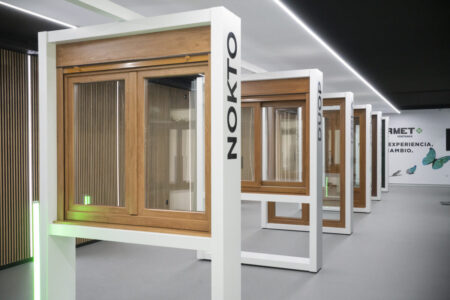 Exposición Hermet 10 Ventanas sede central