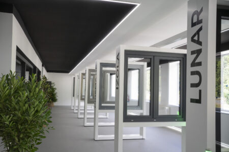 Exposición Hermet 10 Ventanas sede central