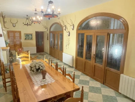 Puertas de PVC Hermet 10 instaladas en casona de Constantina, Sevilla