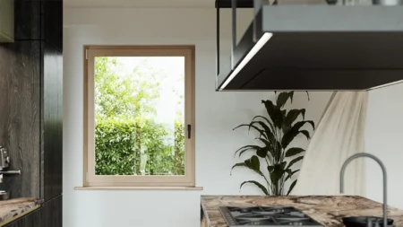 Ventana abatible de PVC con marco madera en cocina pequeña