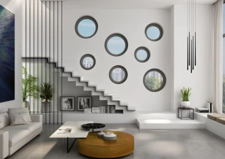 Ventanas fijas redondas de PVC en pared de escalera moderna