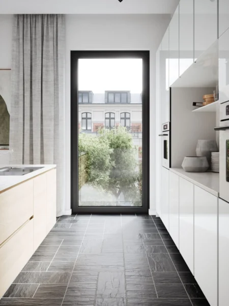 Ventana fija de PVC grande en cocina moderna con vistas exteriores